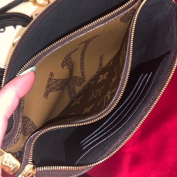 🔥SOLD🔥 Authentic Louis Vuitton Crossbody Giant Reverse Double Zip Pochette - Picture 4 of 9